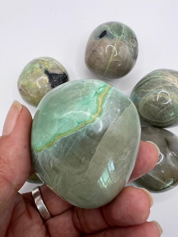 GARNIERITE  PALM STONES